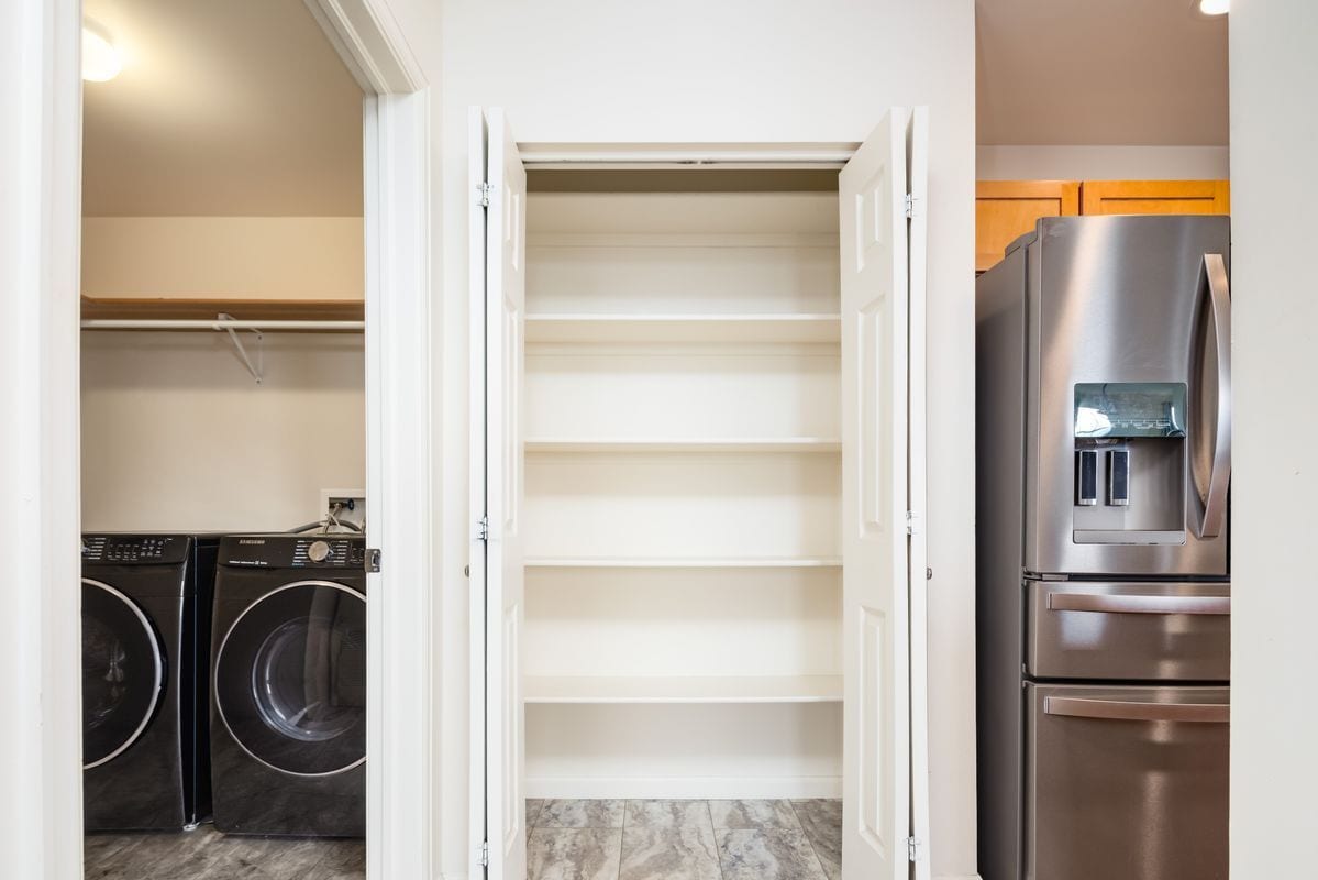 Building Photo - 475 W 12th Ave