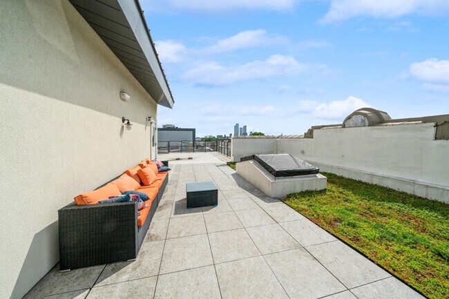 Building Photo - 520 Palisade Ave