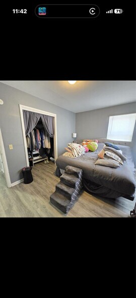 Building Photo - 149 E 1st St