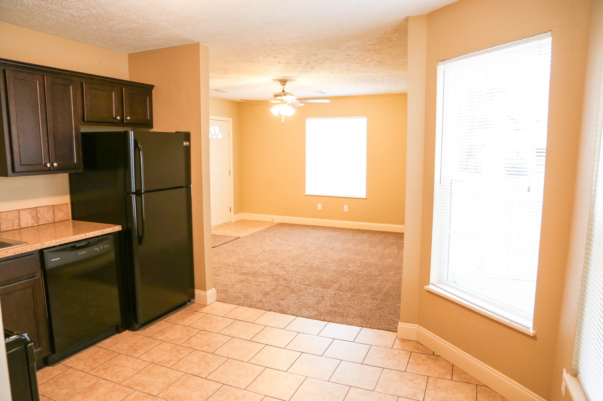 Building Photo - 614 W Mount Vernon St