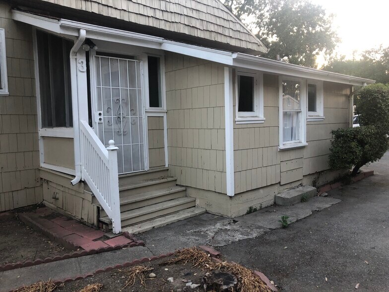Building Photo - 627 Rose Ave