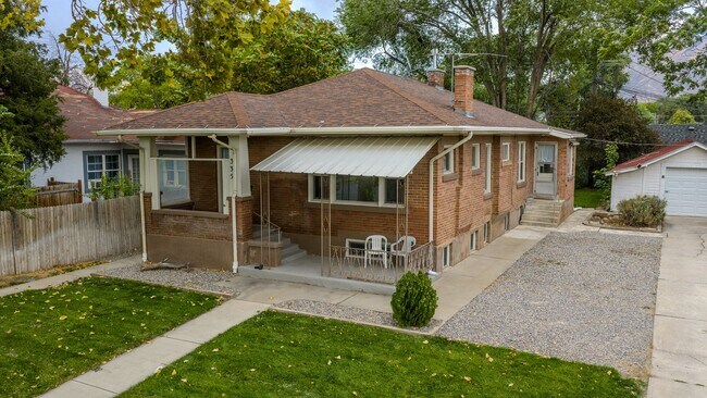 Building Photo - Brown Duplex