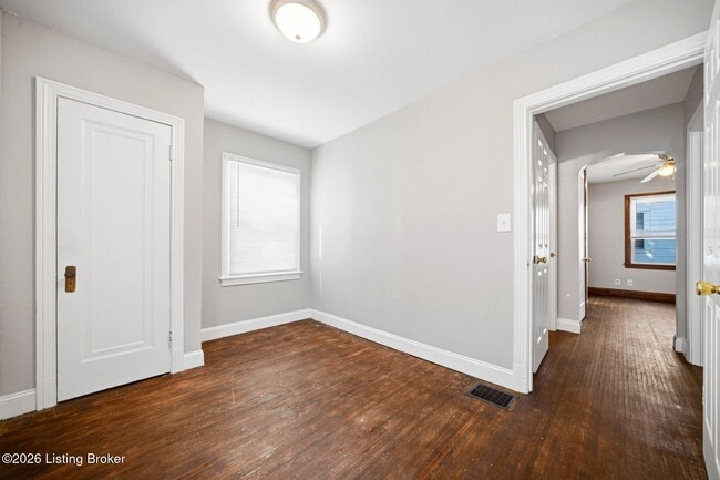 Building Photo - 1050 Oakwood Ave