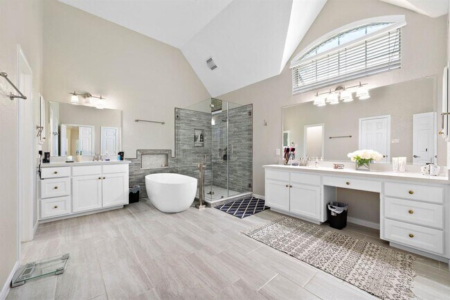 Building Photo - 3719 Emerald Falls Dr