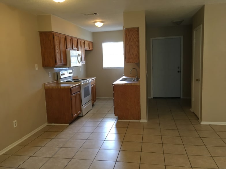 Building Photo - 7631 Lexington Dr