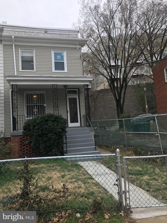 Primary Photo - 1377 Morris Rd SE