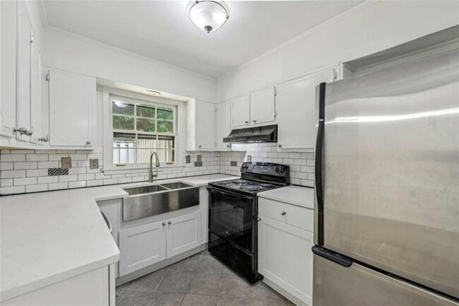 Building Photo - 98 La Rue Pl NW