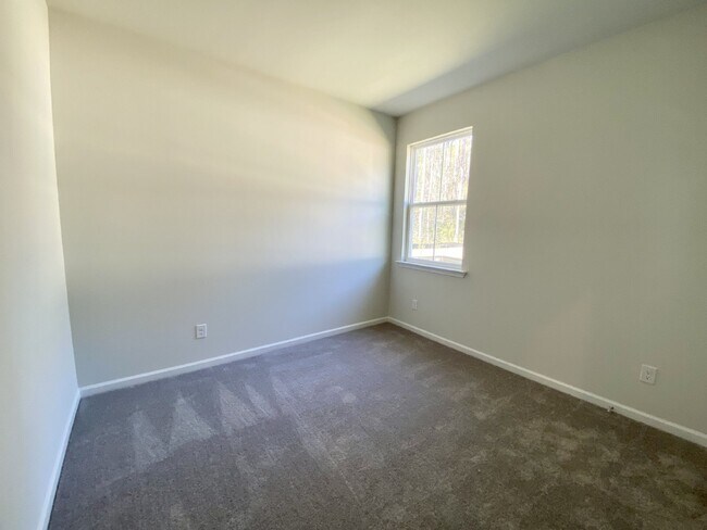 Building Photo - Four Bedroom Home in The Lakes at New Rive...