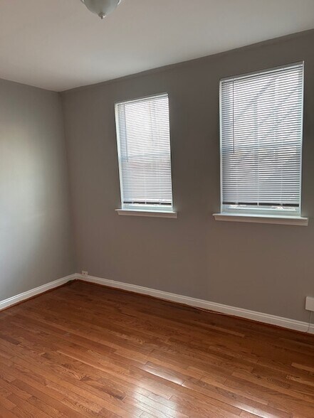 Building Photo - 1424 Staples St NE