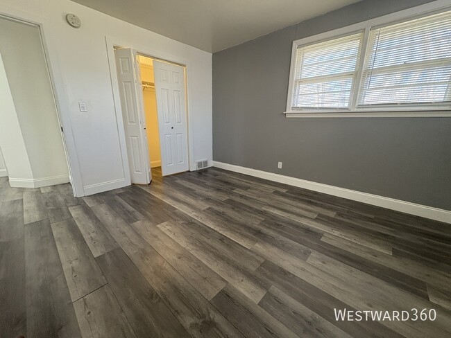 Building Photo - Spacious 2 Bed Townhome in South Burbs Chi...