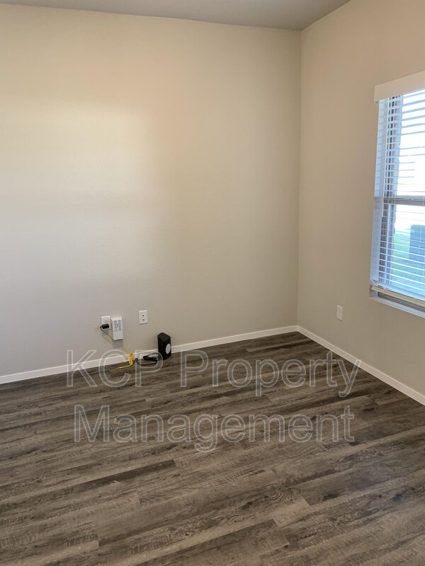 Building Photo - 1127 S Kingfisher Ln