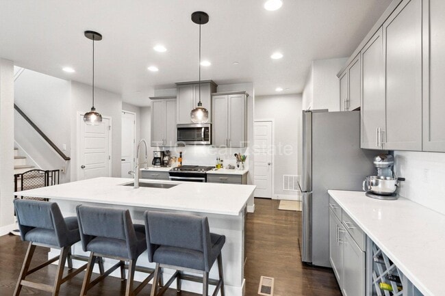 Building Photo - 8890 Yates Dr