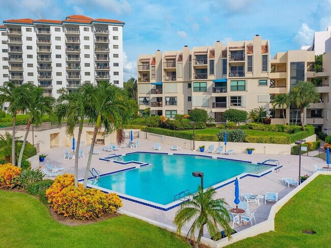 Building Photo - 364 Golfview Rd