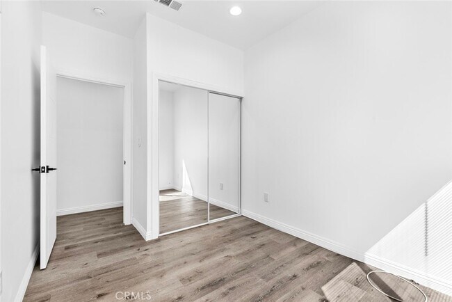 Building Photo - 10863 Nettleton St