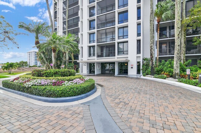Building Photo - 7754 Lakeside Blvd