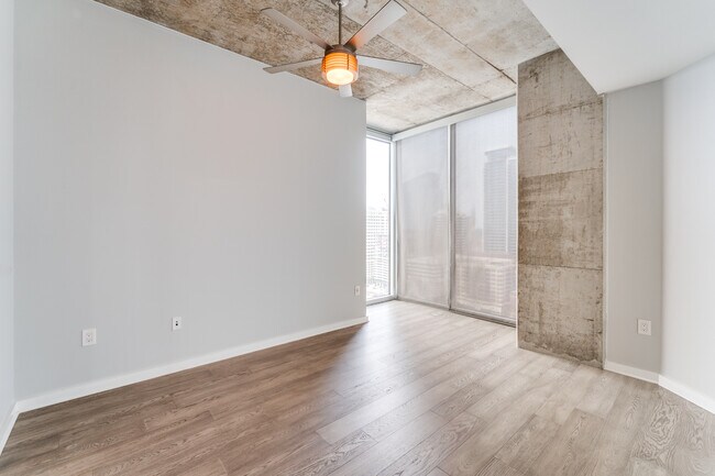 Building Photo - 360 Nueces St