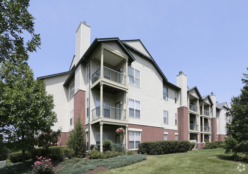 Building Photo - The Meadows at River Run