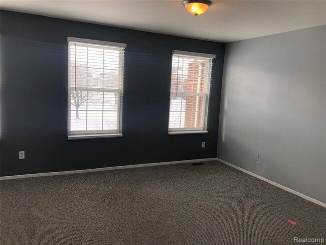 Building Photo - 234 Stonegate E