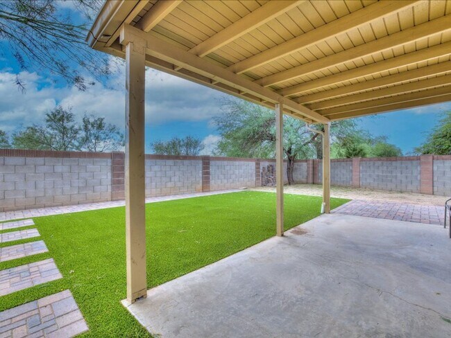 Building Photo - 3 Bedroom 2 Bathroom: Partially Furnished home!! **UNFURNISHED-RENTAL PRICE IS $3,000.00**