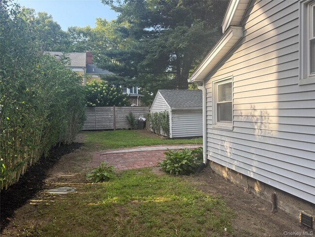 Building Photo - 24 8th Ave