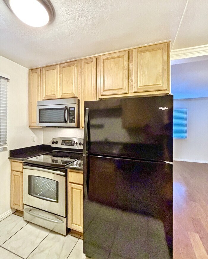 Kitchen - 3625 Ash St