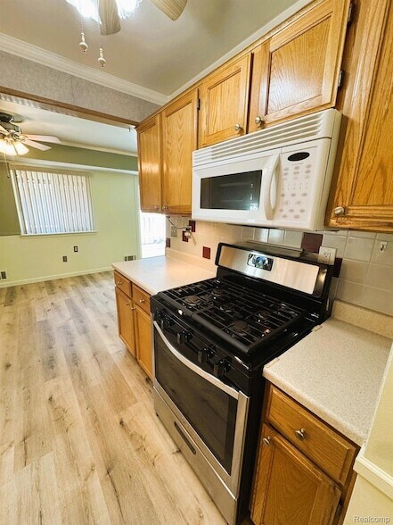 Building Photo - 15566 Dupage Blvd