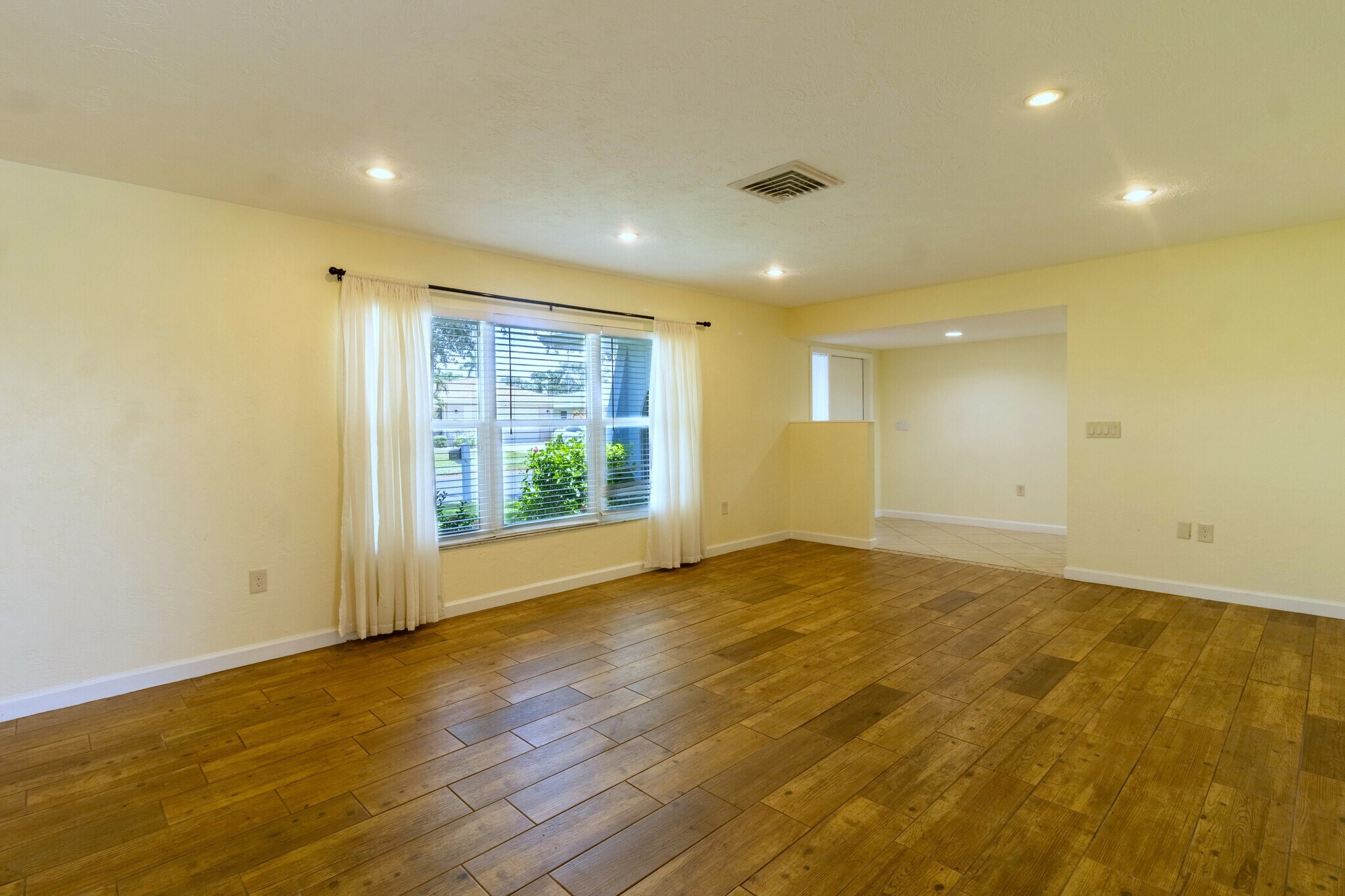 Building Photo - 1036 N Cypress Point Dr