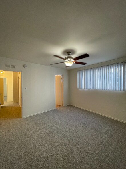 Building Photo - 1122 S Clark Dr