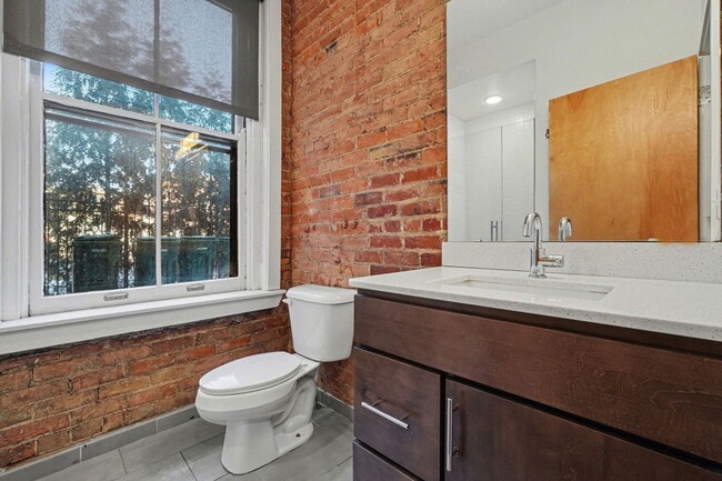 Building Photo - 26 E 14th St