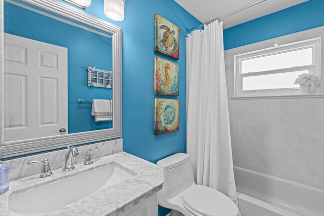 Building Photo - 4780 SE Bayshore Terrace
