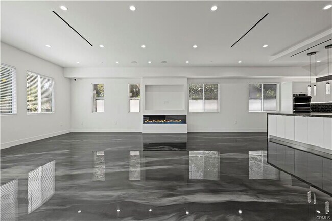 Building Photo - 15209 Cohasset St