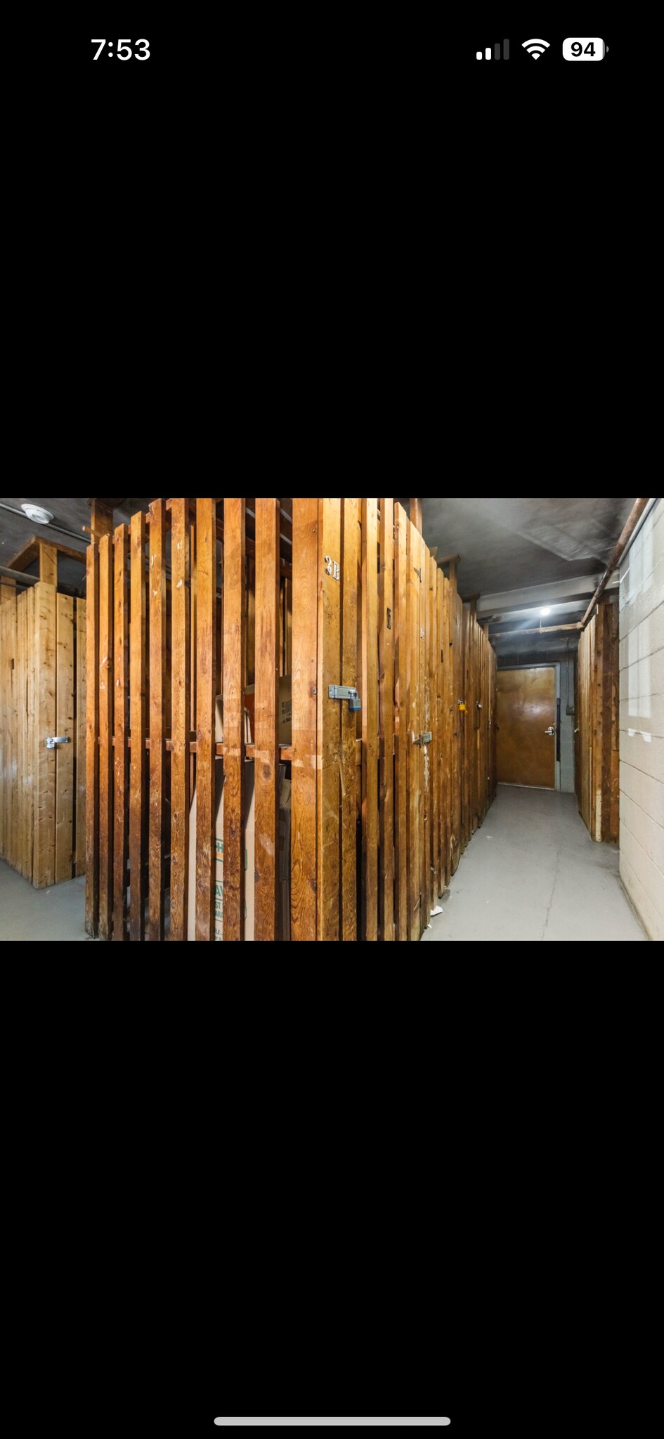 Building Photo - 2401 W Balmoral Ave