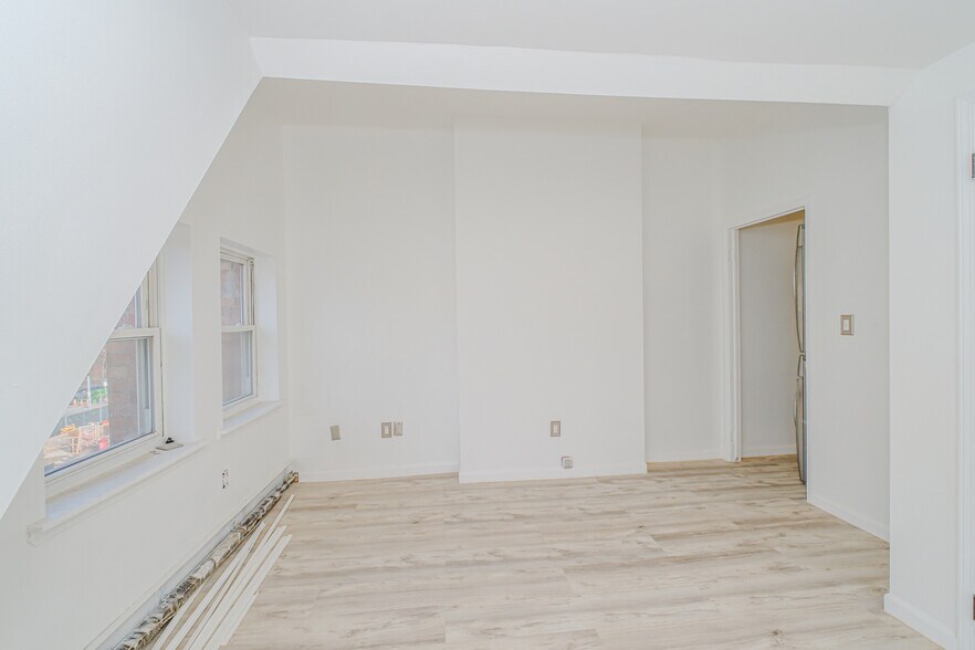 Building Photo - 384 Lafayette Ave