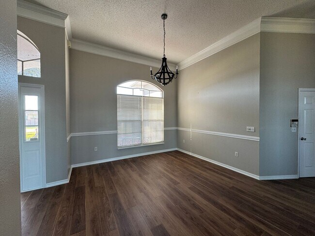 Building Photo - LakeFront Home in Haines City. Lawncare  Included