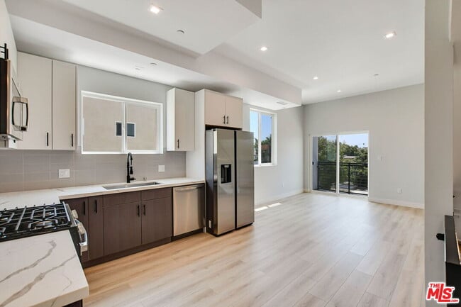 Building Photo - 4547 Saturn St