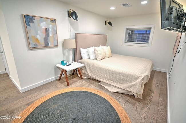 Building Photo - 413 Sunset Forest Dr