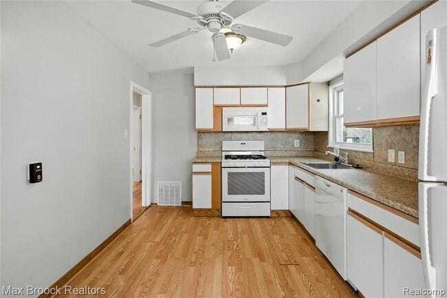 Building Photo - 25301 Ford St