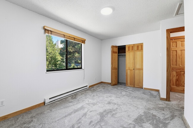 Building Photo - 2130 Flat Iron Dr