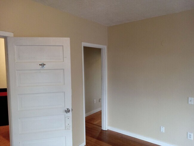 Building Photo - 957 SE Stephens St