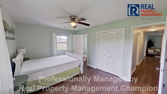 Building Photo - Furnished and Updated 4 BD/2.5 BA Home wit...