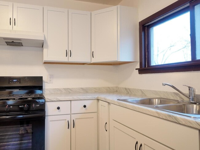 Building Photo - 117 Woodland Dr