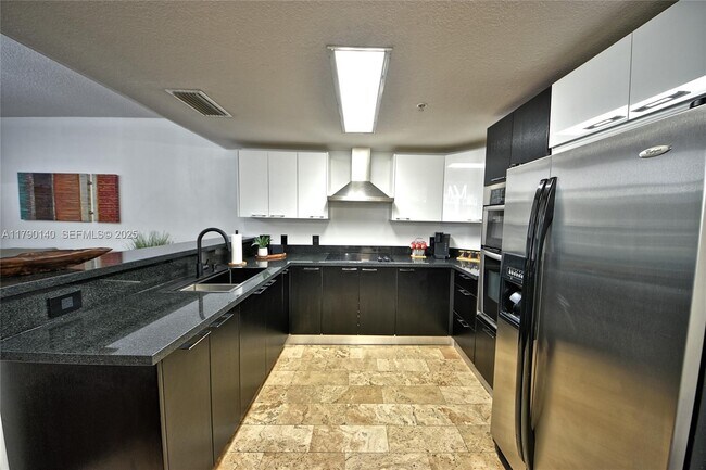 Building Photo - 170 SE 14th St