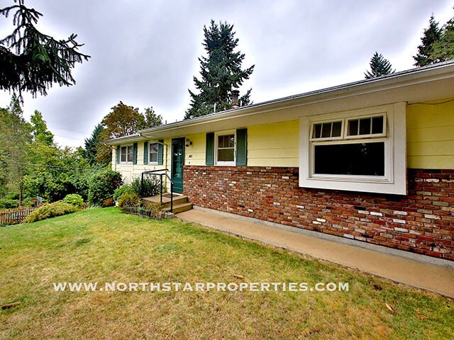 Building Photo - Great Lake Oswego Home Walking Distance to Everything
