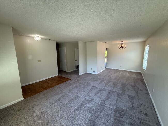 Building Photo - 2766 Applewood Dr