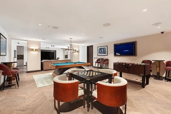 Building Photo - 515 W 18th St