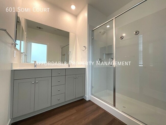 Building Photo - 601 Somi Ct