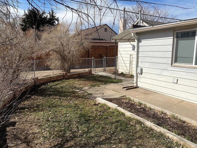 Building Photo - Charming 1-Bed 1-Bath Wheatridge Duplex with Private Fenced Yard & Garage - Available Now!