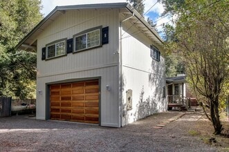 Building Photo - Mountain Living / Easy Commute Location