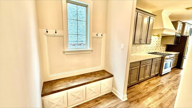 Building Photo - 10012 Adagio Cv