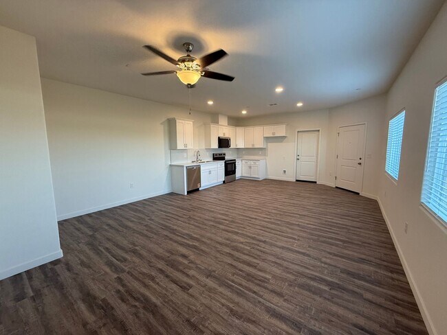 Building Photo - 9007 Canyon St